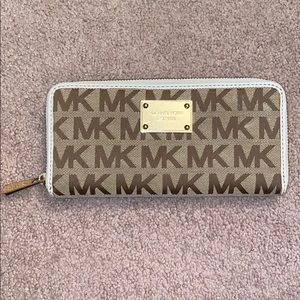 BRAND NEW Michael Kors wallet